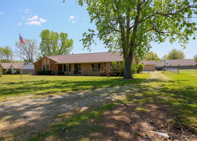 Property at 24008 E 76 St S, Broken Arrow, OK 74014, 4 beds, 2 baths