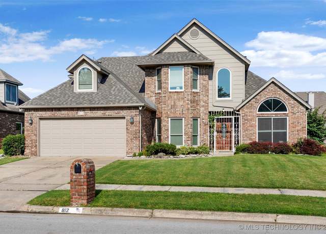 Property at 812 N Butternut Ave, Broken Arrow, OK 74012, 4 beds, 2.5 baths