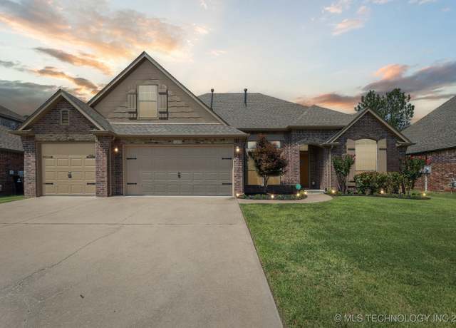 Property at 1310 S Aster Pl, Broken Arrow, OK 74012, 5 beds, 3 baths