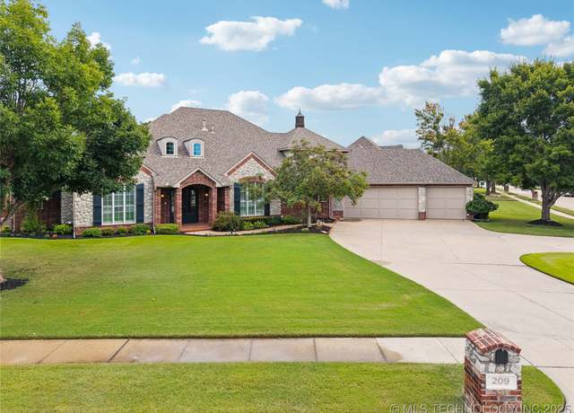 Property at 209 S 77th St, Broken Arrow, OK 74014, 4 beds, 4.5 baths