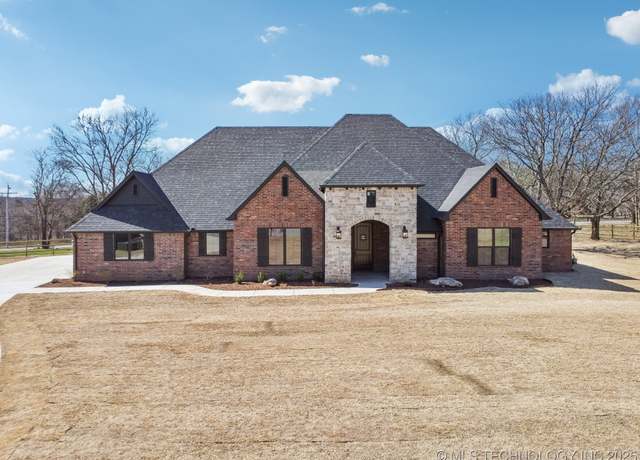 Property at 20936 S Addison Ave, Claremore, OK 74019, 4 beds, 3 baths