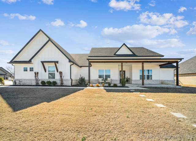 Property at 2311 W Maple St, Collinsville, OK 74021, 4 beds, 2.5 baths