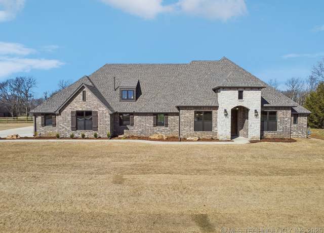 Property at 20928 S Addison Ave, Claremore, OK 74019, 4 beds, 2.5 baths