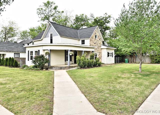 Property at 302 S Water St, Sapulpa, OK 74066, 4 beds, 2.5 baths