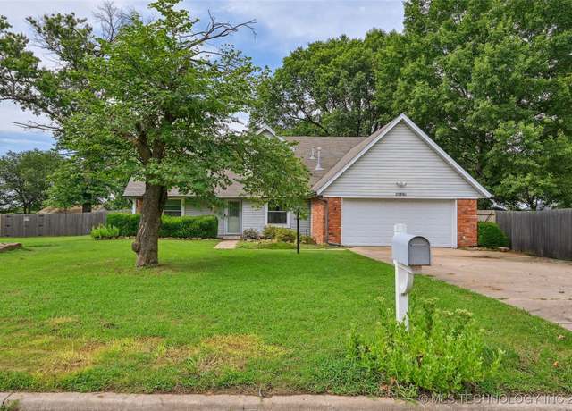 Property at 25891 E Cottonwood St, Broken Arrow, OK 74014, 4 beds, 2 baths