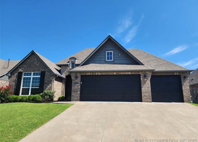 Property at 1506 E Roanoke Pl, Broken Arrow, OK 74012, 4 beds, 3 baths