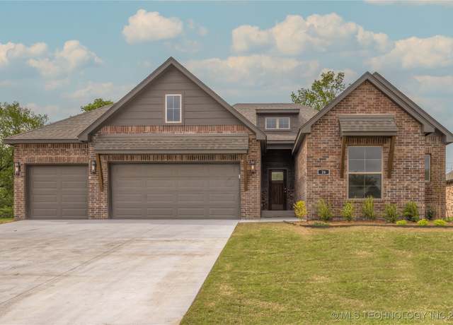 Property at 26 E 32nd St, Sand Springs, OK 74063, 4 beds, 2 baths