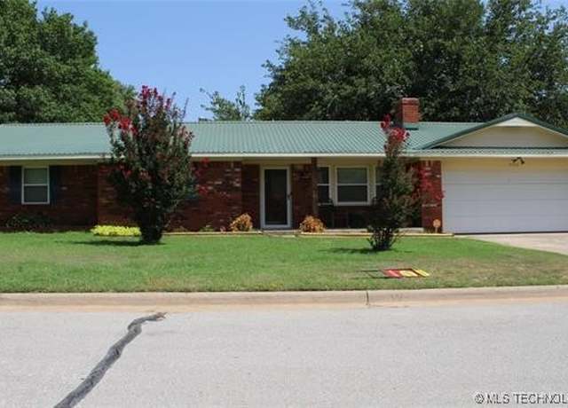 Property at 3129 Cardinal Dr, Ardmore, OK 73401, 3 beds, 2 baths