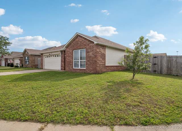 Property at 510 S Creek St, Skiatook, OK 74070, 3 beds, 2 baths