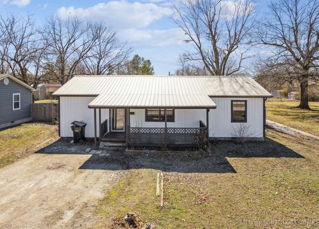 Property at 623 W 3rd St, Skiatook, OK 74070, 3 beds, 2 baths