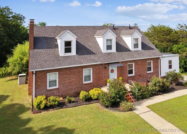 Property at 1210 E 15th St, Ada, OK 74820, 4 beds, 2.5 baths