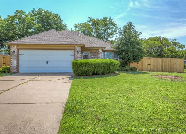 Property at 3713 S Poplar Ave, Broken Arrow, OK 74011, 3 beds, 2 baths