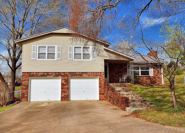 Property at 1004 S Owens Ave, Tahlequah, OK 74464, 3 beds, 2.5 baths