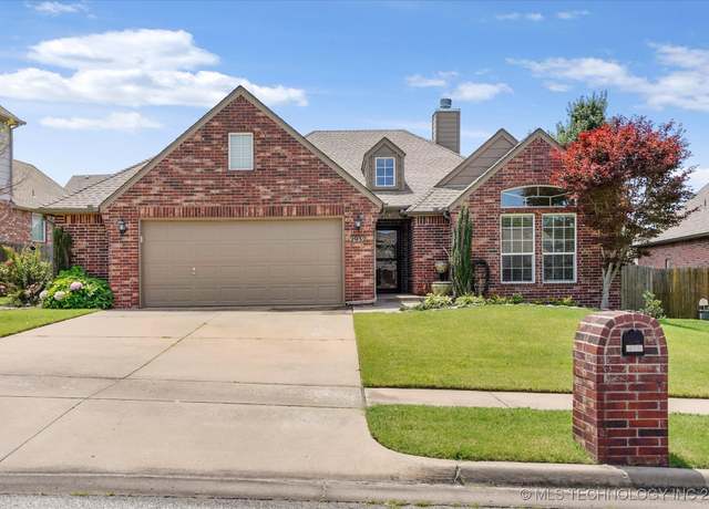 Property at 2932 N Fern Ct, Broken Arrow, OK 74012, 3 beds, 2 baths