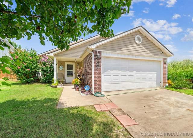 Property at 93 W Fairlane Pl, Sapulpa, OK 74066, 3 beds, 2 baths
