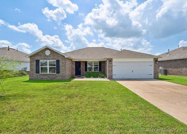 Property at 1227 E San Antonio St, Broken Arrow, OK 74012, 4 beds, 2 baths