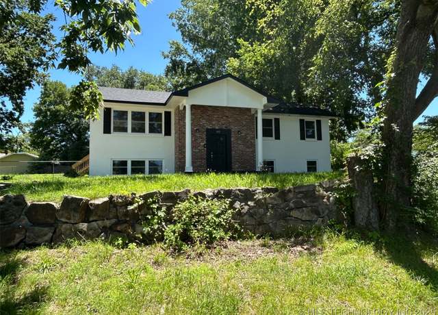 Property at 611 S Hazel St, Grove, OK 74344, 5 beds, 3 baths