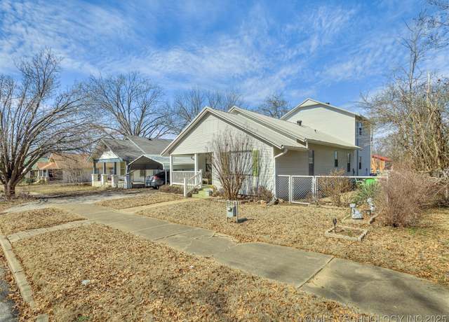 Property at 1123 E 9th St, Okmulgee, OK 74447, 4 beds, 2 baths