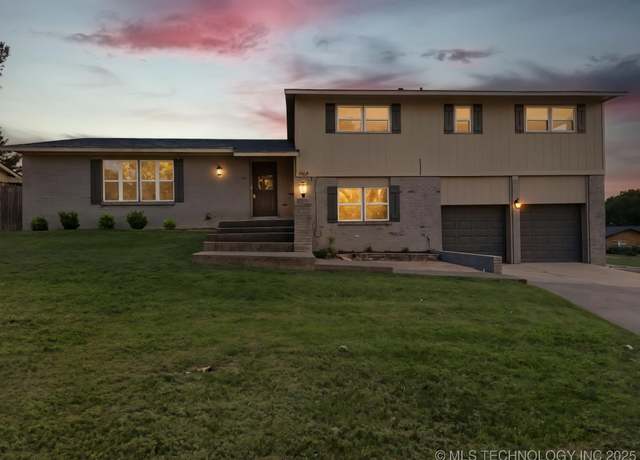 Property at 1063 Rolling Meadows Ct, Bartlesville, OK 74006, 4 beds, 2.5 baths