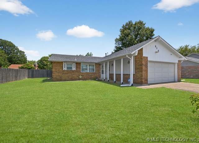 Property at 616 Westwood Dr, Claremore, OK 74017, 3 beds, 2 baths