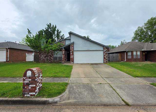 Property at 1709 W Ft Worth St, Broken Arrow, OK 74012, 3 beds, 2 baths