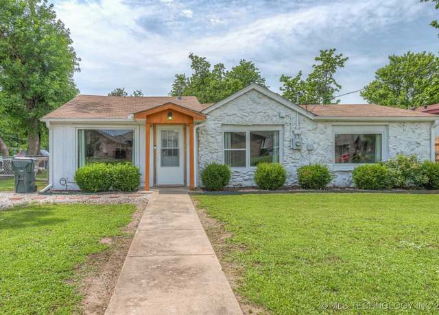 Property at 705 W Center St, Collinsville, OK 74021, 3 beds, 1 bath