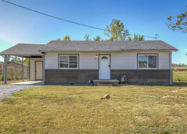Property at 201 E 1st St, Claremore, OK 74017, 2 beds, 1 bath
