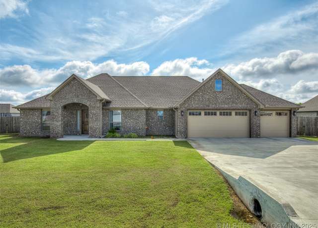 Property at 14131 N 71st EastAvenue, Collinsville, OK 74021, 5 beds, 2.5 baths