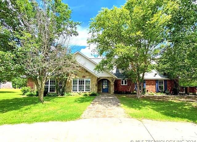 Property at 2009 Trailwood St, Stigler, OK 74462, 3 beds, 2 baths