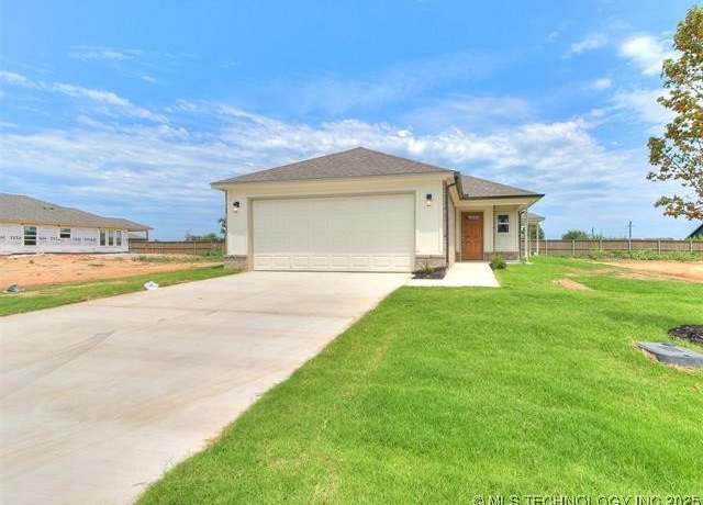 Property at 13303 E 125th St, Collinsville, OK 74021, 3 beds, 2 baths