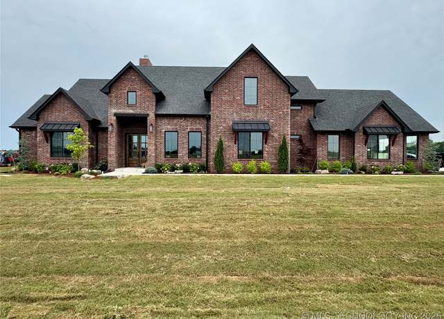 Property at 31560 E Two Socks Dr, Broken Arrow, OK 74014, 5 beds, 3 baths