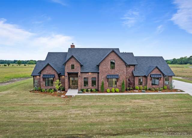 Property at 31560 E Two Socks Dr, Broken Arrow, OK 74014, 5 beds, 3 baths
