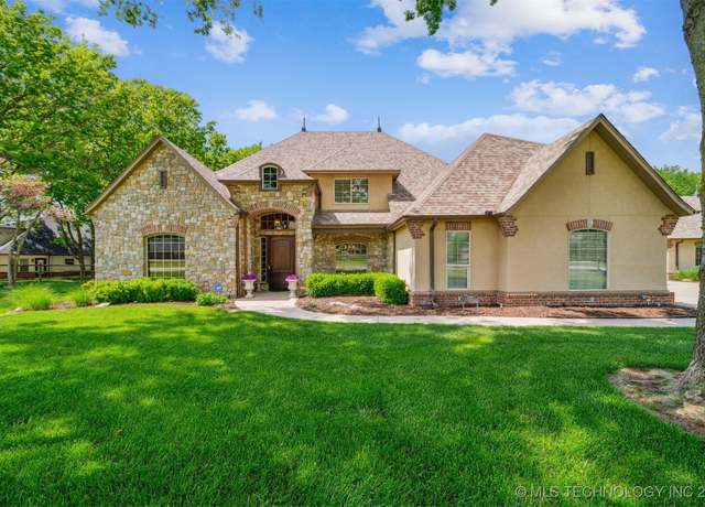 Property at 6922 Hackberry Rdg, Owasso, OK 74055, 5 beds, 4.5 baths