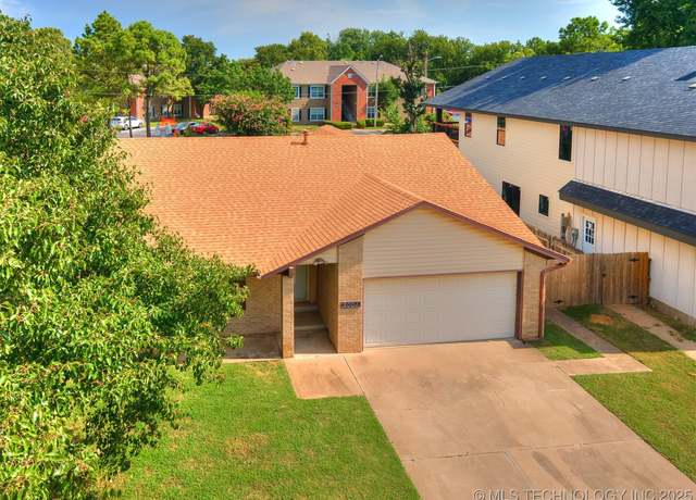 Property at 2004 W Louisville St, Broken Arrow, OK 74012, 3 beds, 2 baths