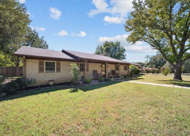 Property at 1005 Mimosa St, Ada, OK 74820, 3 beds, 2 baths