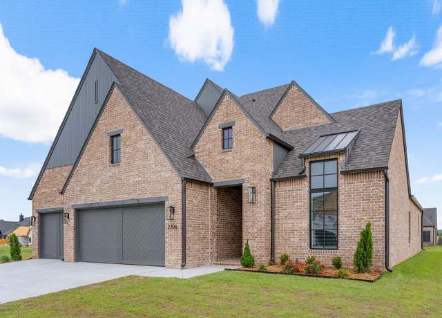 Property at 2704 W Twin Oaks St, Broken Arrow, OK 74012, 3 beds, 3 baths