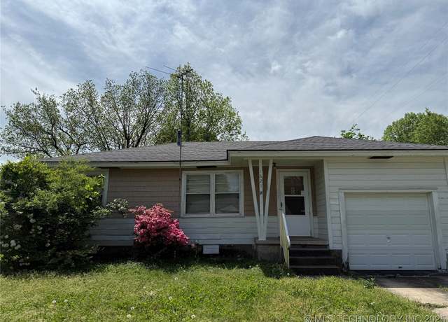 Property at 1621 Oxford Ln, Muskogee, OK 74403, 2 beds, 1 bath