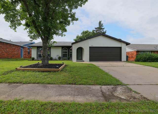 Property at 1201 W Jackson St, Broken Arrow, OK 74012, 3 beds, 2 baths