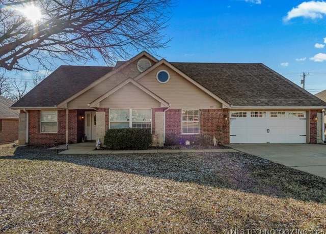 Property at 4419 Fairview Rd, Bartlesville, OK 74006, 3 beds, 2.5 baths
