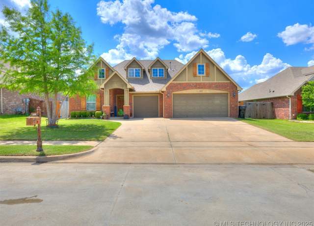 Property at 2452 S Maple Ave, Broken Arrow, OK 74012, 4 beds, 2 baths