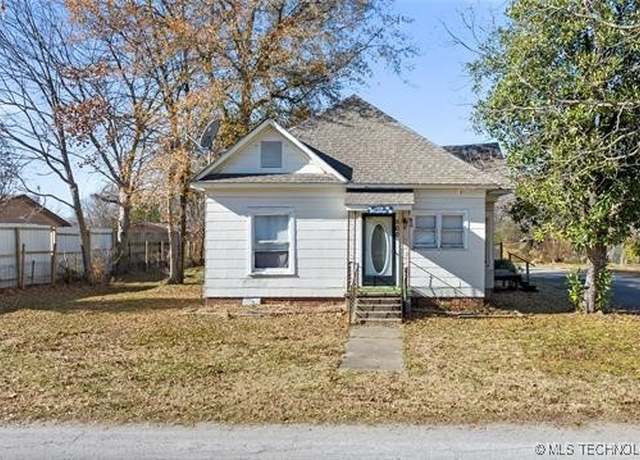 Property at 500 S Kern St, Okmulgee, OK 74447, 3 beds, 1 bath