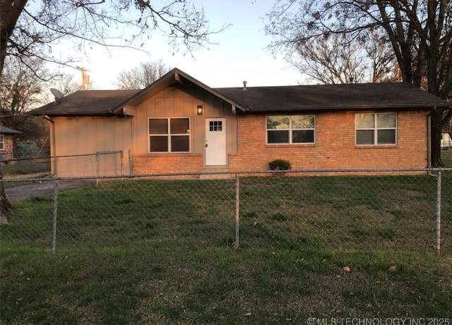 Property at 108 N Hickory St, Locust Grove, OK 74352, 3 beds, 1 bath