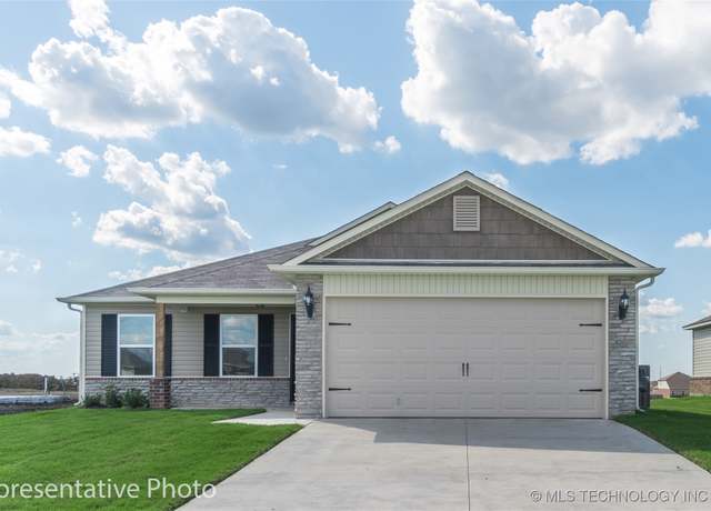 Property at 8311 E Queens St, Broken Arrow, OK 74014, 3 beds, 2 baths