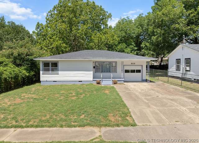 Property at 909 SE D St, Ardmore, OK 73401, 3 beds, 1 bath