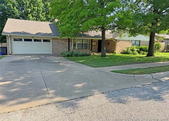Property at 2416 Chapel Hill Rd, Bartlesville, OK 74006, 4 beds, 2.5 baths
