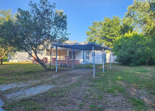 Property at 200 S Elm St, Chelsea, OK 74016, 5 beds, 4 baths