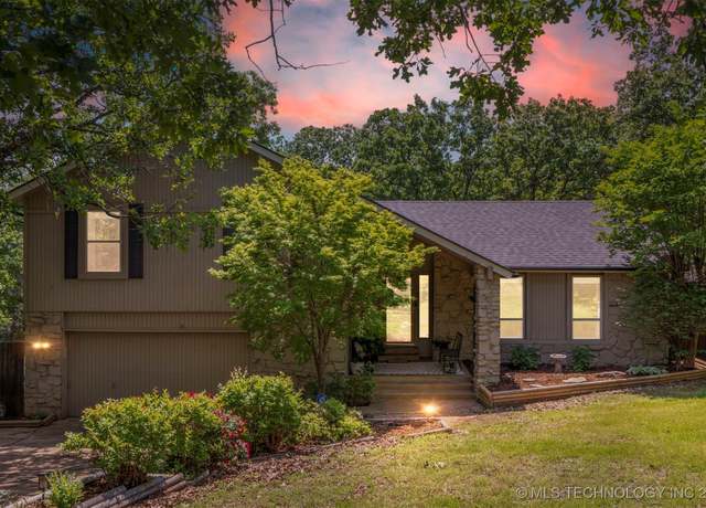 Property at 4210 Colonial Dr, Sapulpa, OK 74066, 3 beds, 2.5 baths