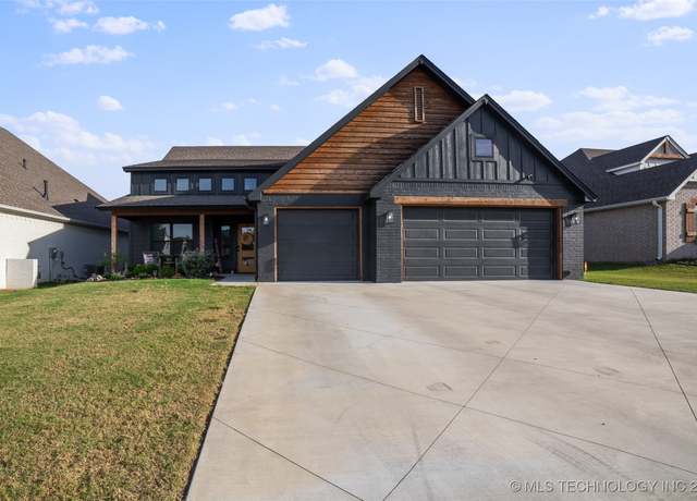Property at 3035 N Dogwood Dr, Catoosa, OK 74015, 3 beds, 2 baths