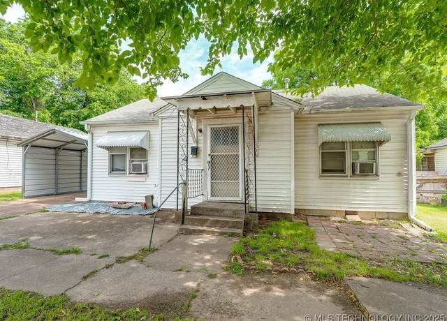 Property at 804 W 10th, Ada, OK 74820, 2 beds, 1 bath