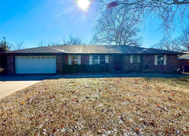 Property at 6425 Belmont Rd, Bartlesville, OK 74006, 3 beds, 2 baths